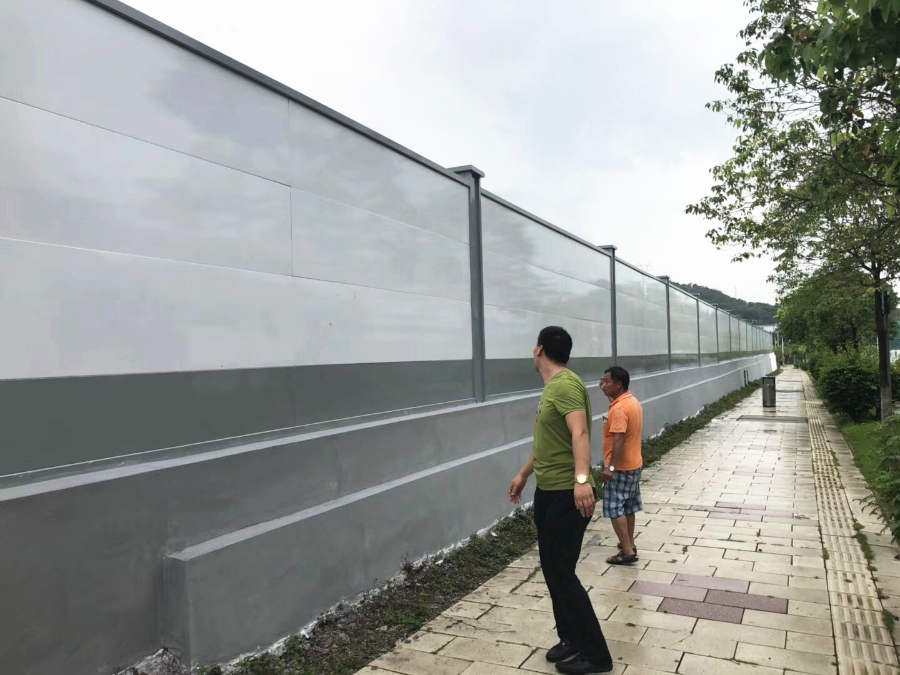 【巨人】深圳新型地鐵圍擋，裝配式烤漆圍擋廠家